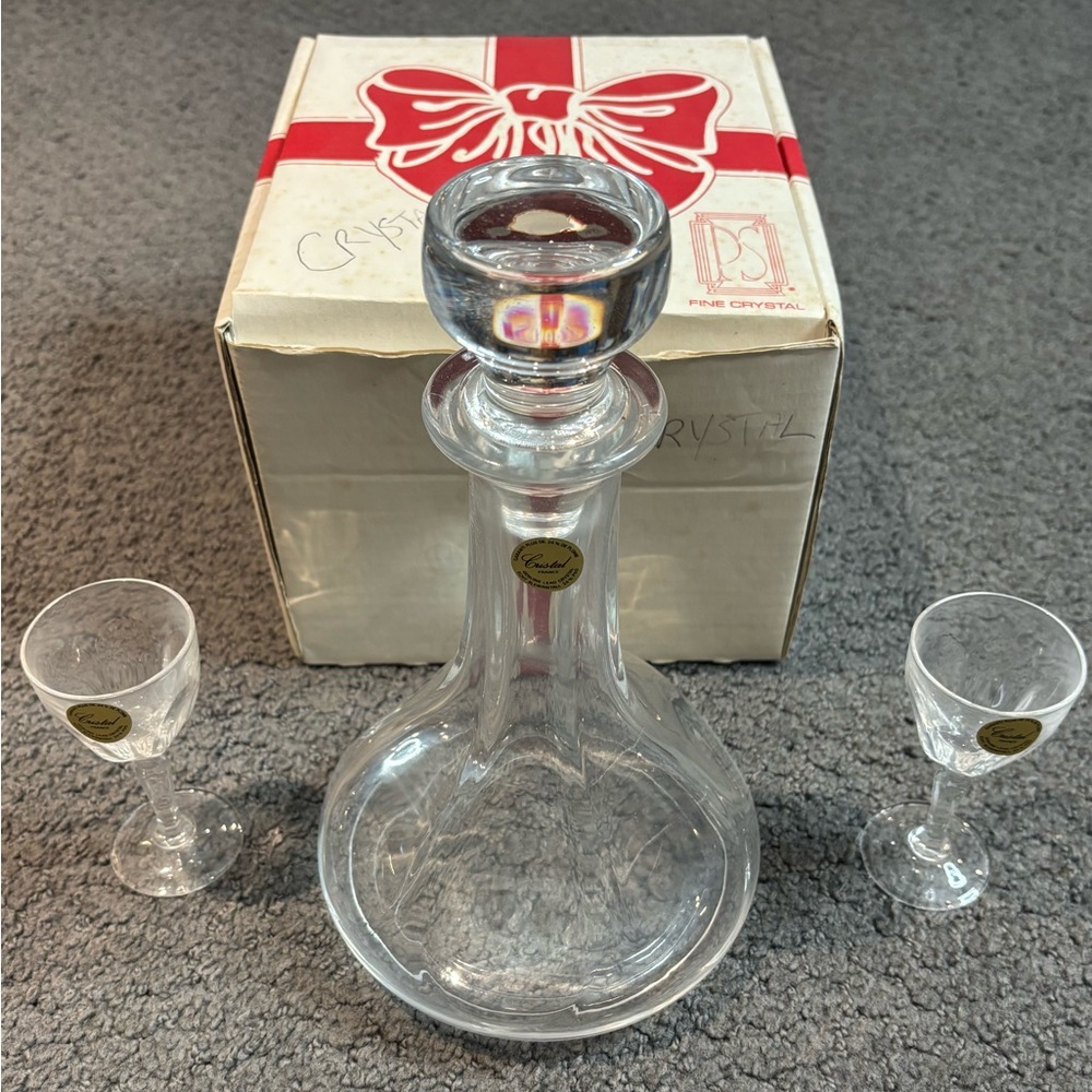 PS Crystal Decanter 10” w/ Stopper & 2 Glasses 4.25” New